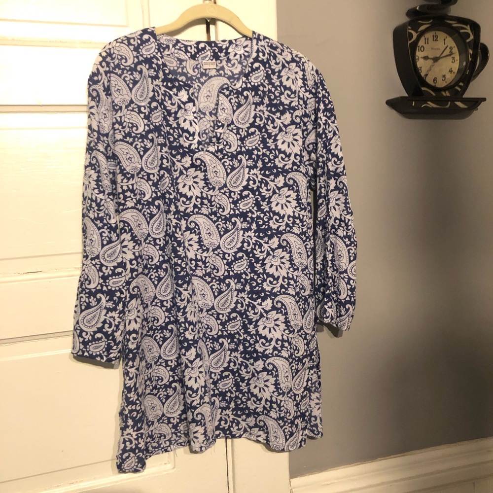 Woman’s Tunic. Size Large. - Picture 1 of 4